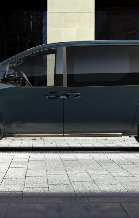 Hyundai STARIA Electric VIP side exterior view.