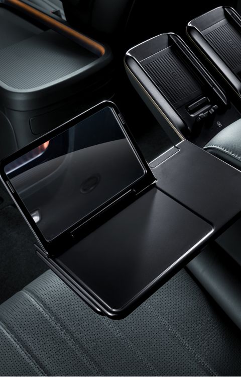 Hyundai STARIA Electric VIP fold-out table with mirror.
