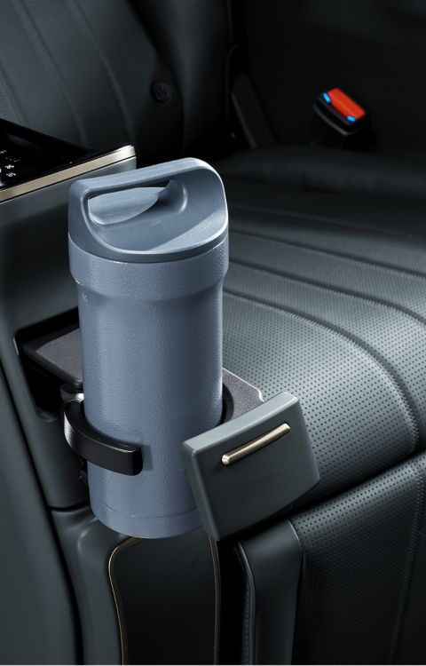 Hyundai STARIA Electric VIP retractable cupholders.