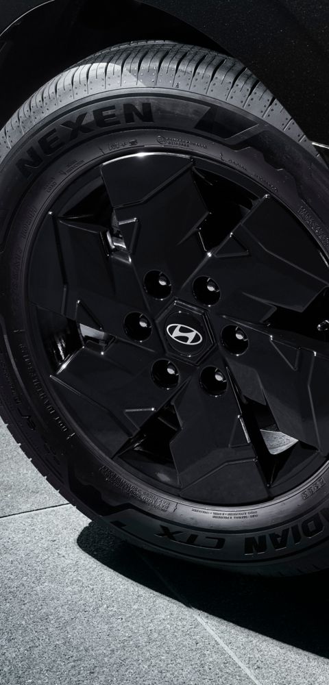 Hyundai STARIA Electric VIP wheel close-up detail.
