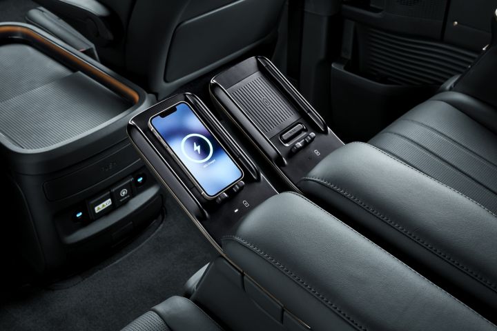 Hyundai STARIA Electric VIP wireless charging feature.