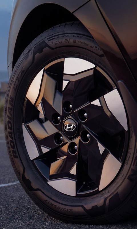 Close-up of the Hyundai STARIA Electric alloy wheel with geometric design elements.