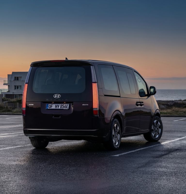 Heckansicht des Hyundai STARIA Elektro