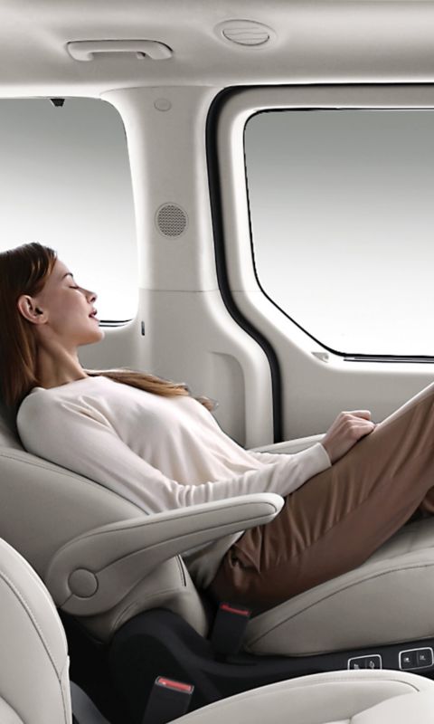 Hyundai STARIA Electric interior showing fully reclining passenger seat for maximum comfort.