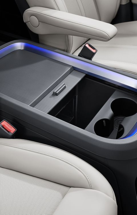 Hyundai STARIA Electric interior showcasing heated seats with integrated warming elements