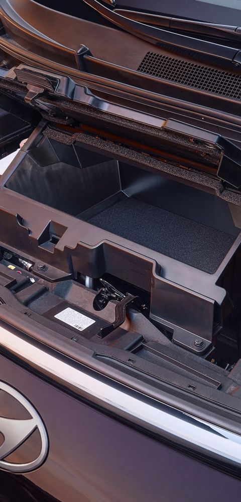Front trunk area of the Hyundai STARIA Electric showcasing additional storage space.