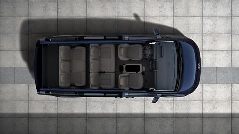 Draufsicht auf den Hyundai STARIA Electric mit 9-Sitzer-Konfiguration und grosszügigem Innenraum.