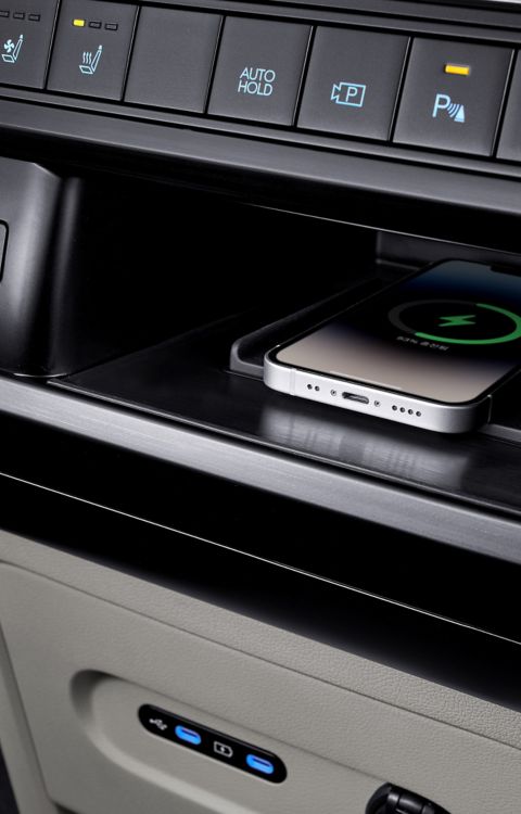 Hyundai STARIA Electric wireless charging smartphone for convenient in-cabin charging.