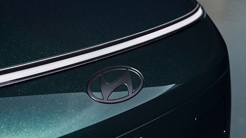 Hyundai STARIA Electric VIP сlose-up of the front lights.