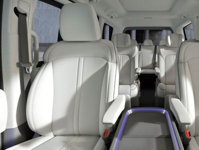 The STARIA Hybrid features 3-point seatbelts for all passengers for optimal safety.