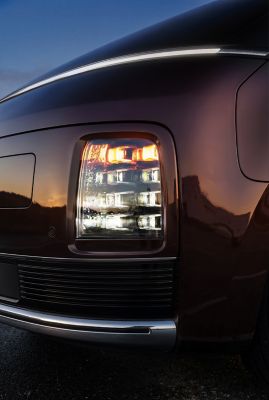 Hyundai STARIA Electric light detail showing lighting elements at sunset.