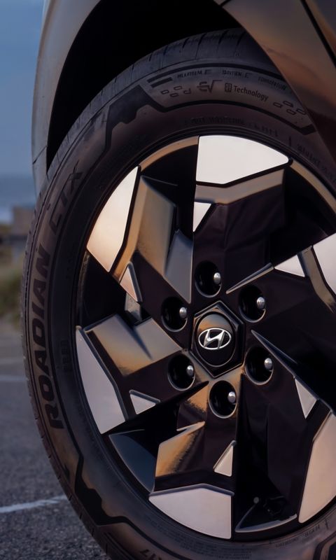 Close-up of the Hyundai STARIA Electric alloy wheel with geometric design elements.