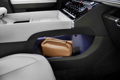 La console centrale du Hyundai Santa Fe est équipée de rangements pratiques.