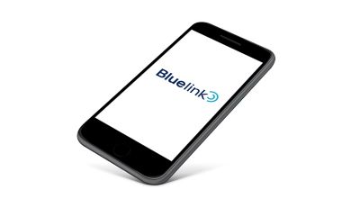 Een smartphone met het Hyundai Bluelink logo. 