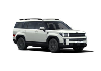 Yüksek motor kapağı ve H biçimli farlarıyla Hyundai Santa Fe.