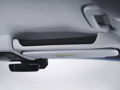 Le compartiment de rangement du plateau de toit du véhicule polyvalent Hyundai STARIA Hybrid.