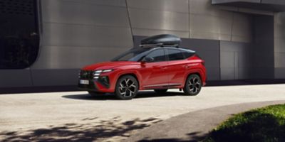 Hyundai Origineel accessoire dakkoffer op het dak van de TUCSON SUV.