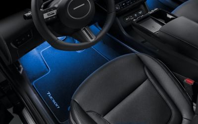 Éclairage LED des caves à pieds Accessoire d'origine Hyundai à l'avant du SUV Hyundai TUCSON.