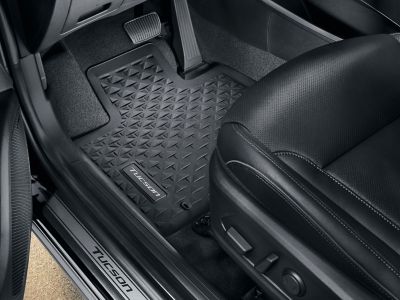 Tapis tous temps, un accessoire d'origine Hyundai à l'intérieur du Hyundai TUCSON SUV.