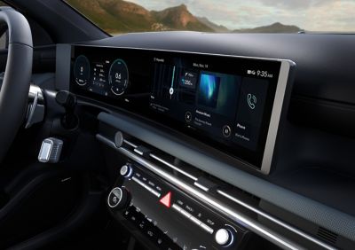 Nowy, elegancko wyprofilowany, podwójny wyświetlacz cyfrowy Hyundaia TUCSON Hybrid o przekątnej 2 x 12,3 cala. 