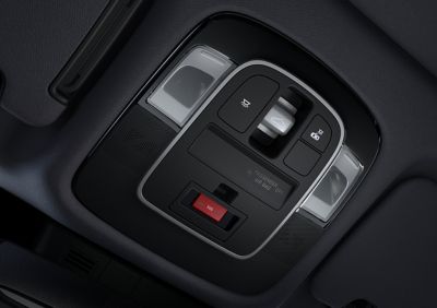 Przycisk eCall w Hyundaiu TUCSON Hybrid. 