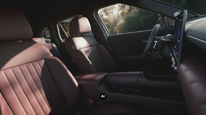 Front view of the Hyundai TUCSON interior.