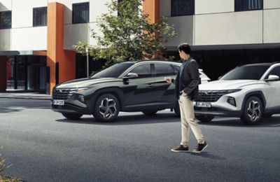 Family in the trunk of the Hyundai TUCSON Plug-in Hybrid N Line in the city.