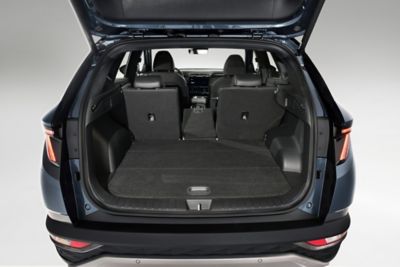 Trunk and loading space of the Hyundai Tucson Hybrid compact SUV .