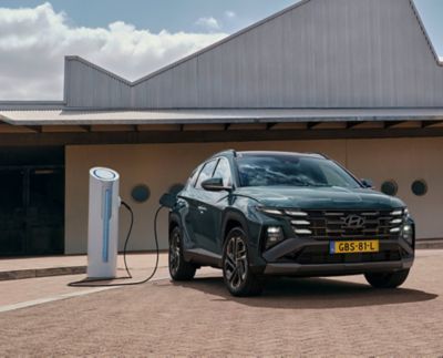 TUSCON Plug-in Hybrid aan oplader
