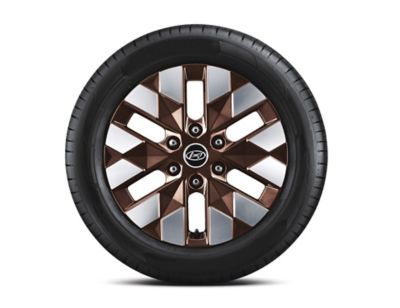 A picture of the STARIA Premium's elegant alloy wheels.