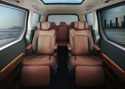 Het interieur van de volledig nieuwe Hyundai STARIA Premium MPV.