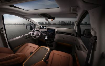 Vue de l’intérieur spacieux du tout nouveau monospace Hyundai STARIA.