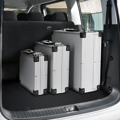 The versatile rear cargo space of the Hyundai STARIA Hybrid offers plenty of space for luggage.