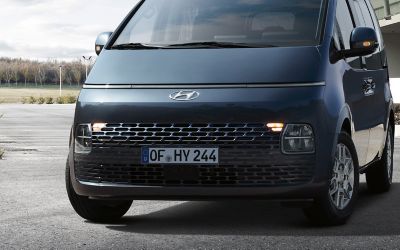 A close-up of the STARIA Hybrid Van's stylish grill and unique headlamps.