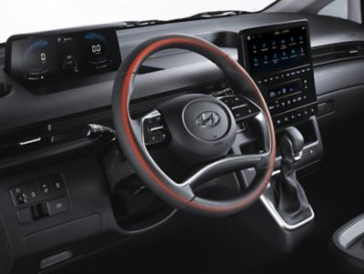 Das Cockpit eines Hyundai STARIA mit Lenkrad, Anzeigen und Bedienelementen. 