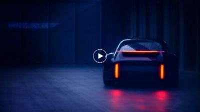 Vue arrière du concept-car Profecy avec les feux arrière.