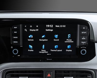 Lo schermo touchscreen da 8" di Hyundai i10 consente una chiara visibilità e facilità di utilizzo