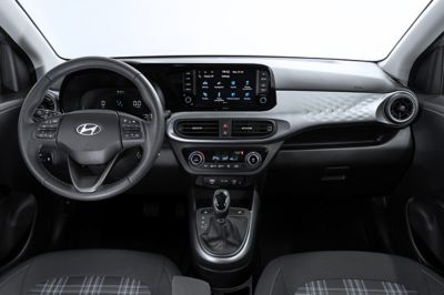 Hyundai i10 interni volante