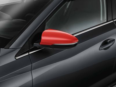 The red door mirror cap of the Hyundai i20.