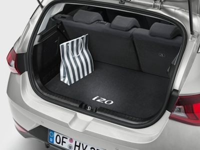A trunk mat made of high-quality velour and featuring the Hyundai i20 logo.