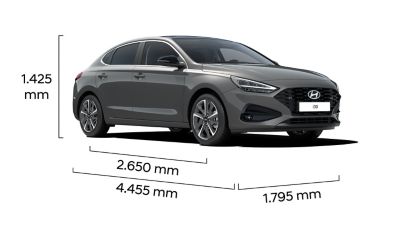 Pohľad na Hyundai i30 Fastback zobrazujúci jeho vonkajšie rozmery.