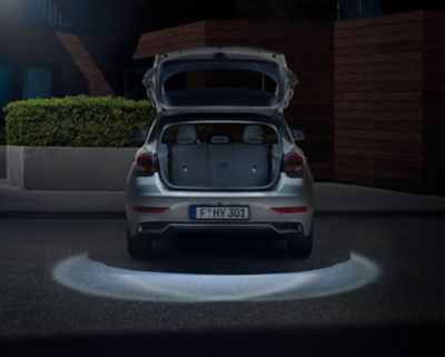 The LED door projector of the cargo hatch of the Hyundai i30 Hatchback. 