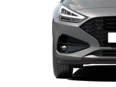 Hyundai i30 Fastback na ujęciu z tyłu – dobrze widoczne tylne światła zespolone.