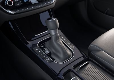The gearstick of the new Hyundai i30 seen from the driver's position.