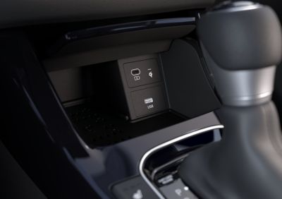 Le plateau de recharge sans fil sur la console centrale de la Hyundai i30 Fastback.