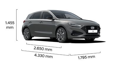 Pohľad zozadu a zboku na Hyundai i30 s rozmermi v mm.