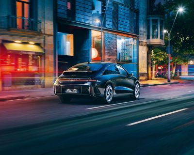 Hyundai IONIQ 6 su strada