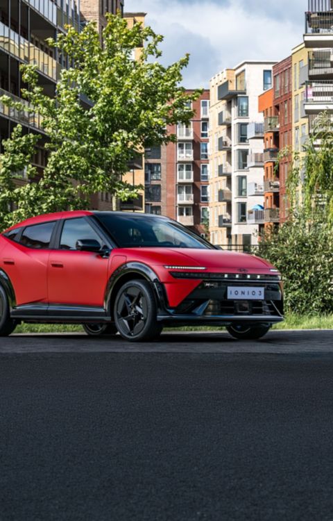 IONIQ 3 exterieur driekwart voor rood