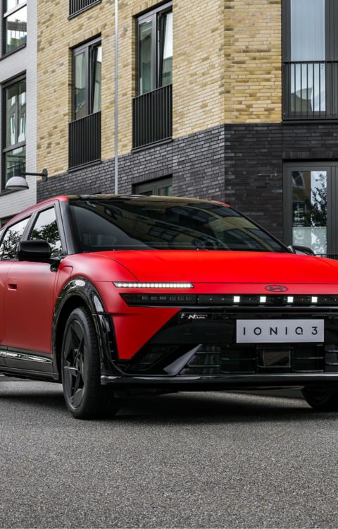 IONIQ 3 exterieur driekwart voor rood