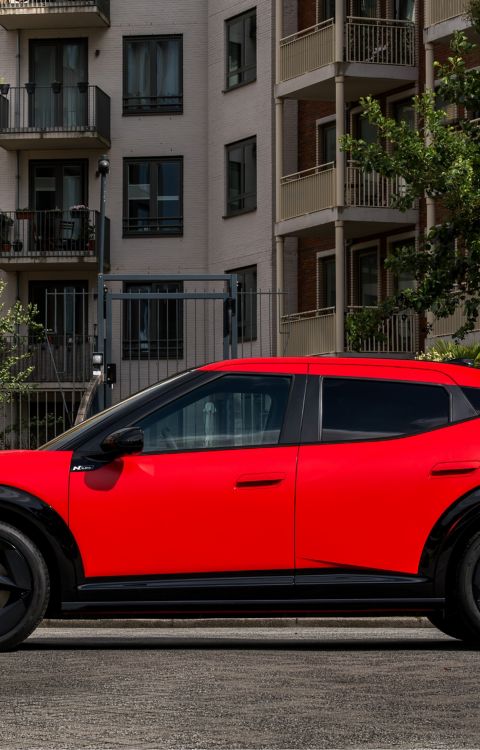 IONIQ 3 exterieur zijaanzicht rood